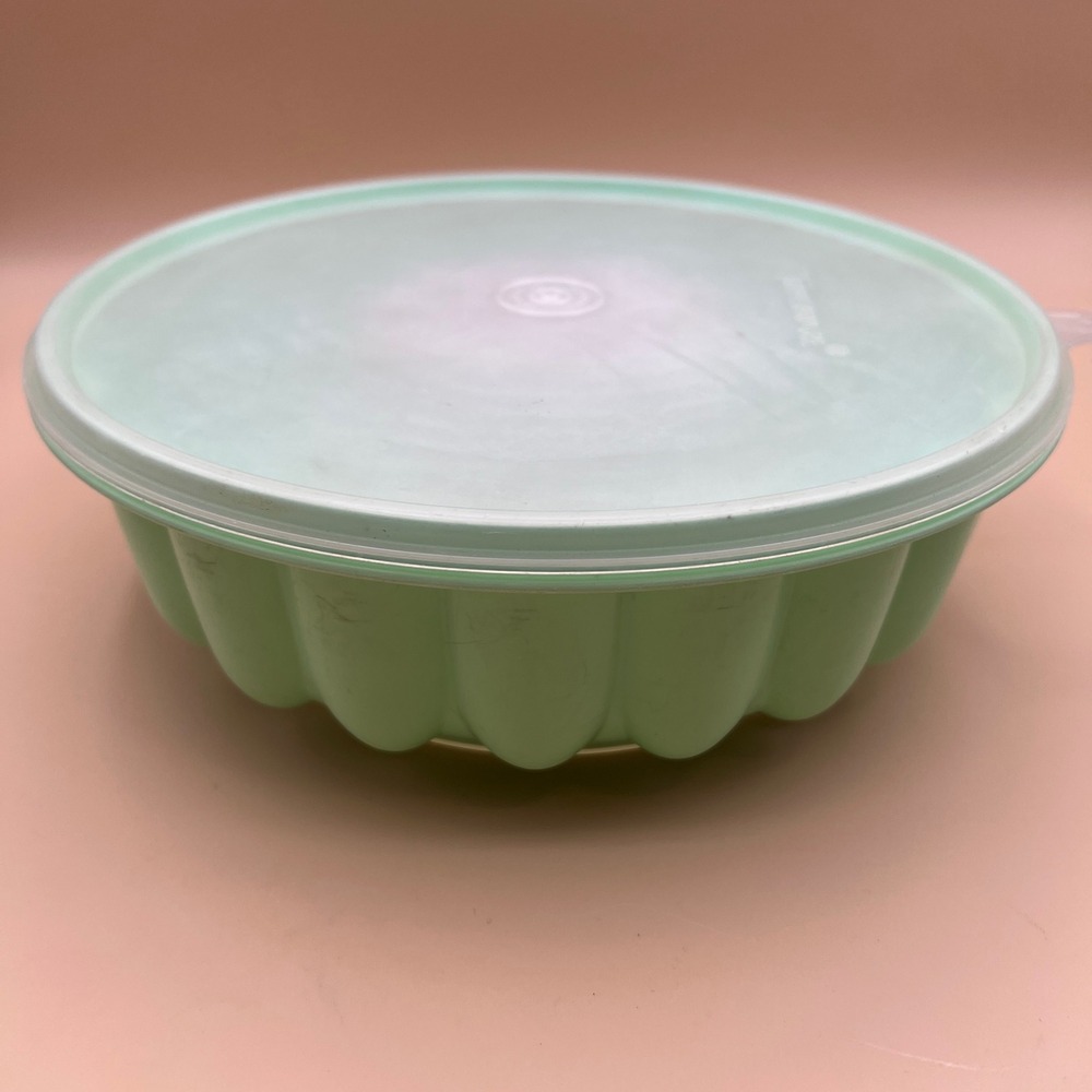 Vintage Tupperware Jel-N-Serve Jello Mold Mint Green 1202 with Star Insert Lid